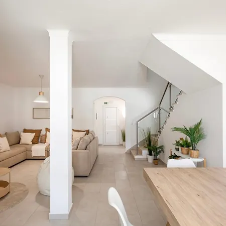 בית הארחה The Concierge - Casa Ie 3*